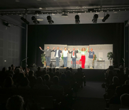 Un public conquis par le Dîner de cons !